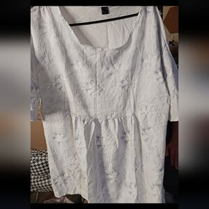 Women's White Flowered Round Neck Tunic Top Sz Large